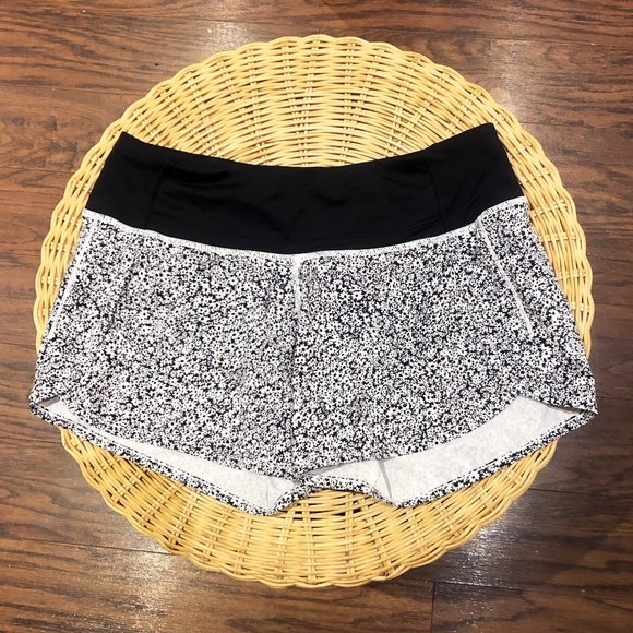 Lululemon Run Times Shorts 4" in Ditsy Daisy White - Picture 3 of 11